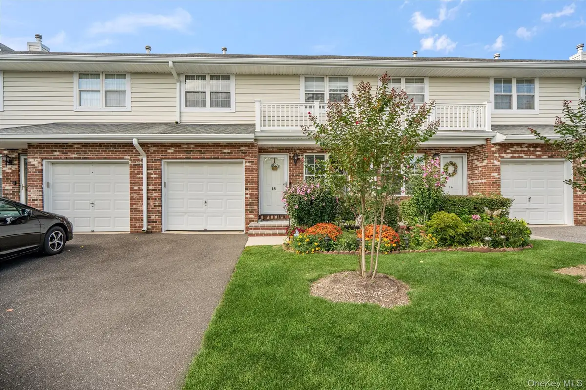 15 Springfield Circle #1, Central Islip, NY 11722 - #1
