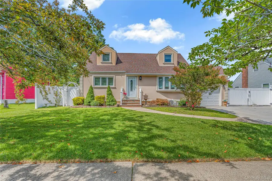 195 N Wisconsin Avenue, North Massapequa, NY 11758 - #2