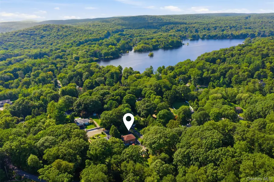8 Arbutus Street, Putnam Valley, NY 10579 - #3