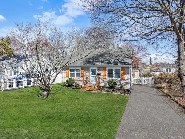 35 Thorburn Avenue, Patchogue, NY 11772