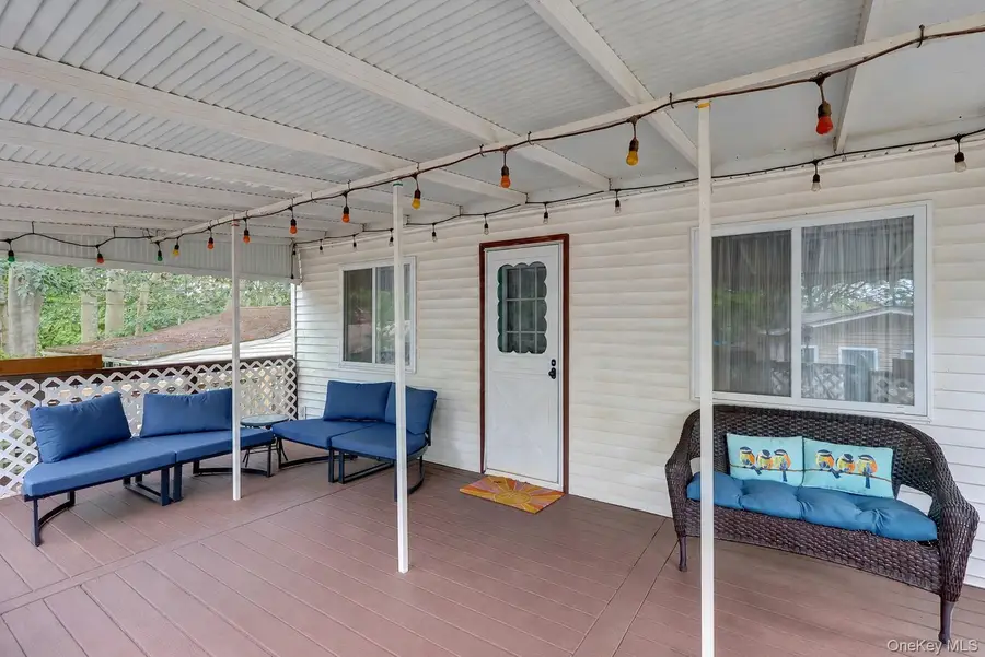 15 Cottage Road, Baiting Hollow, NY 11933 - #3