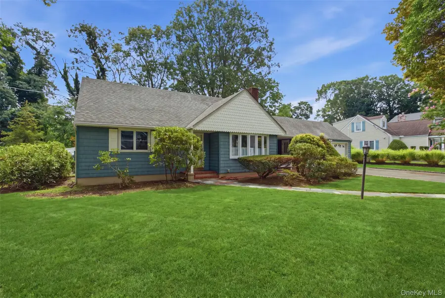 155 Hoover Place, Centerport, NY 11721 - #3