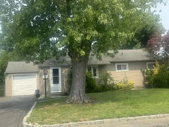 325 Glynn Street, North Babylon, NY 11703 - #1