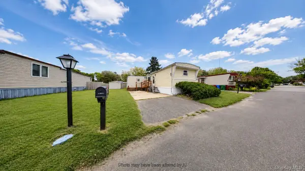 39 Valley Forge Drive, Bohemia, NY 11716