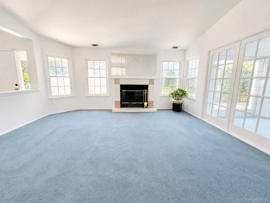 6 Oakdale Court, Ridge, NY 11961 - #3