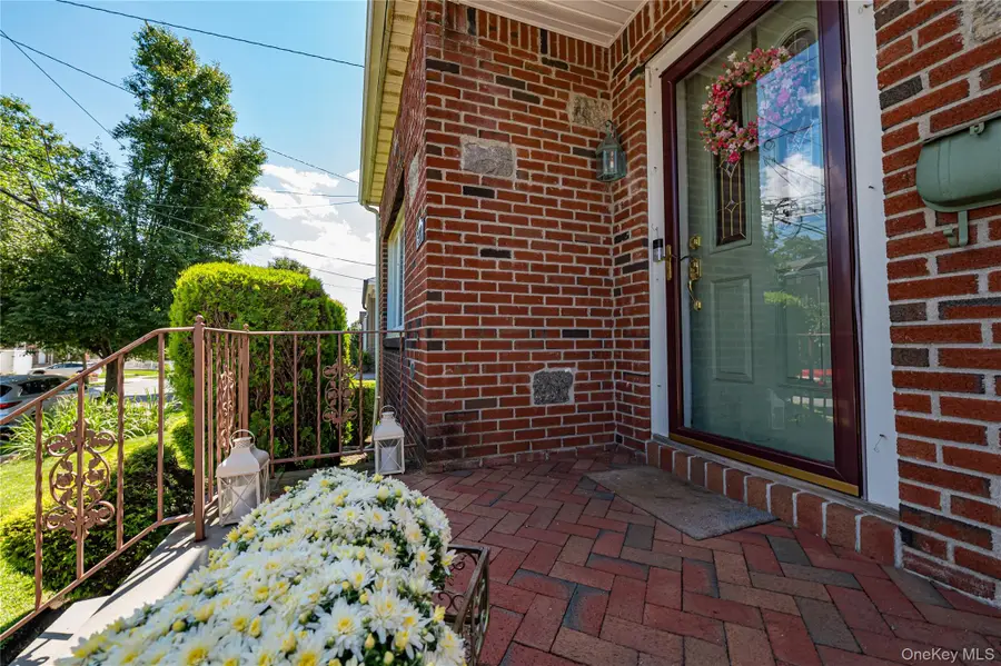 533 Marcellus Road, Williston Park, NY 11596 - #3