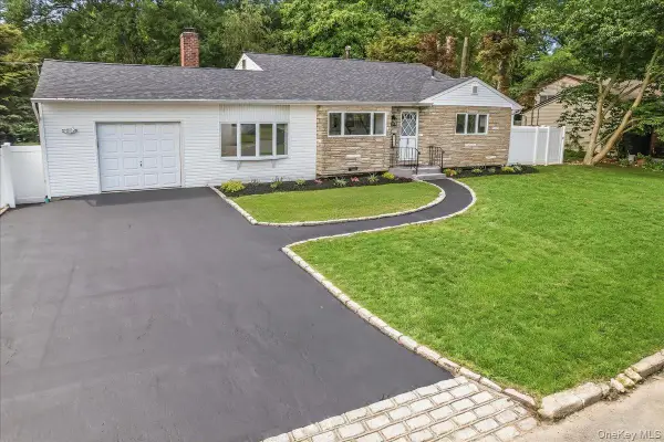 260 W 24th Street, Deer Park, NY 11729