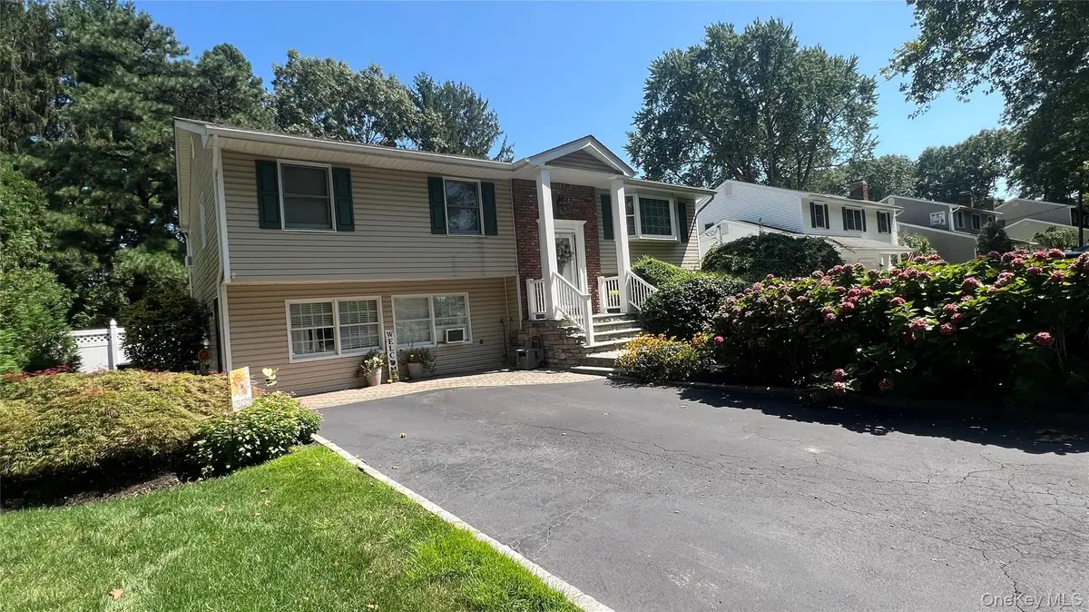 22 Lenore Place, Hauppauge, NY 11788 - #1