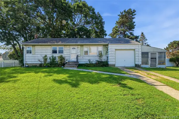 10 Shirley Lane, West Babylon, NY 11704