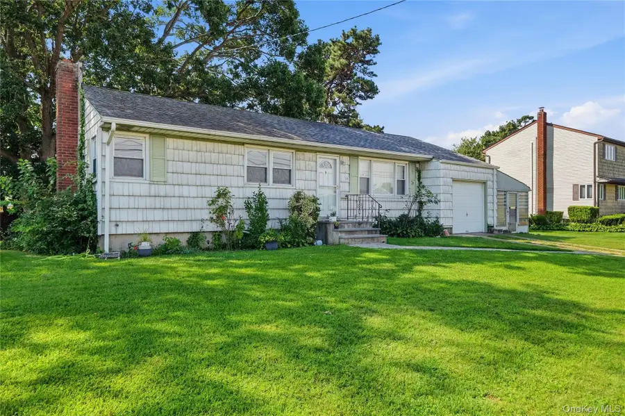 10 Shirley Lane, West Babylon, NY 11704 - #2