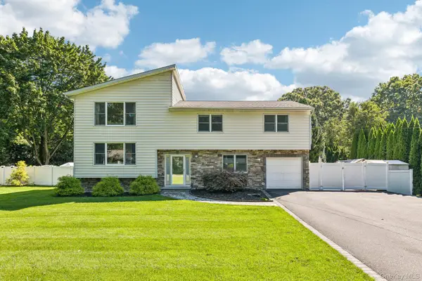 129 Jefferson Avenue, Saint James, NY 11780