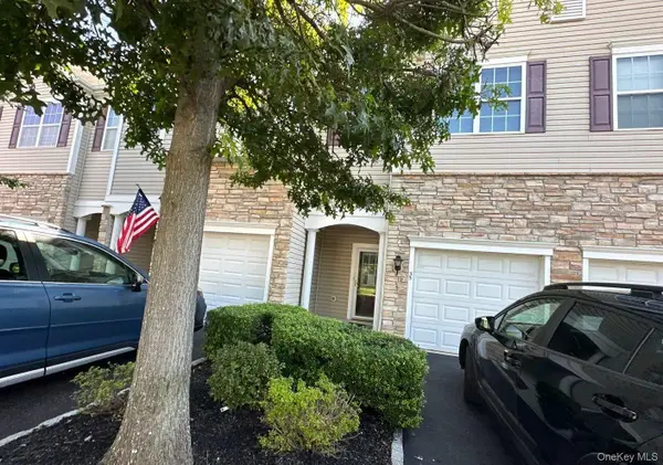 35 Sugar Pine Lane, Bay Shore, NY 11706