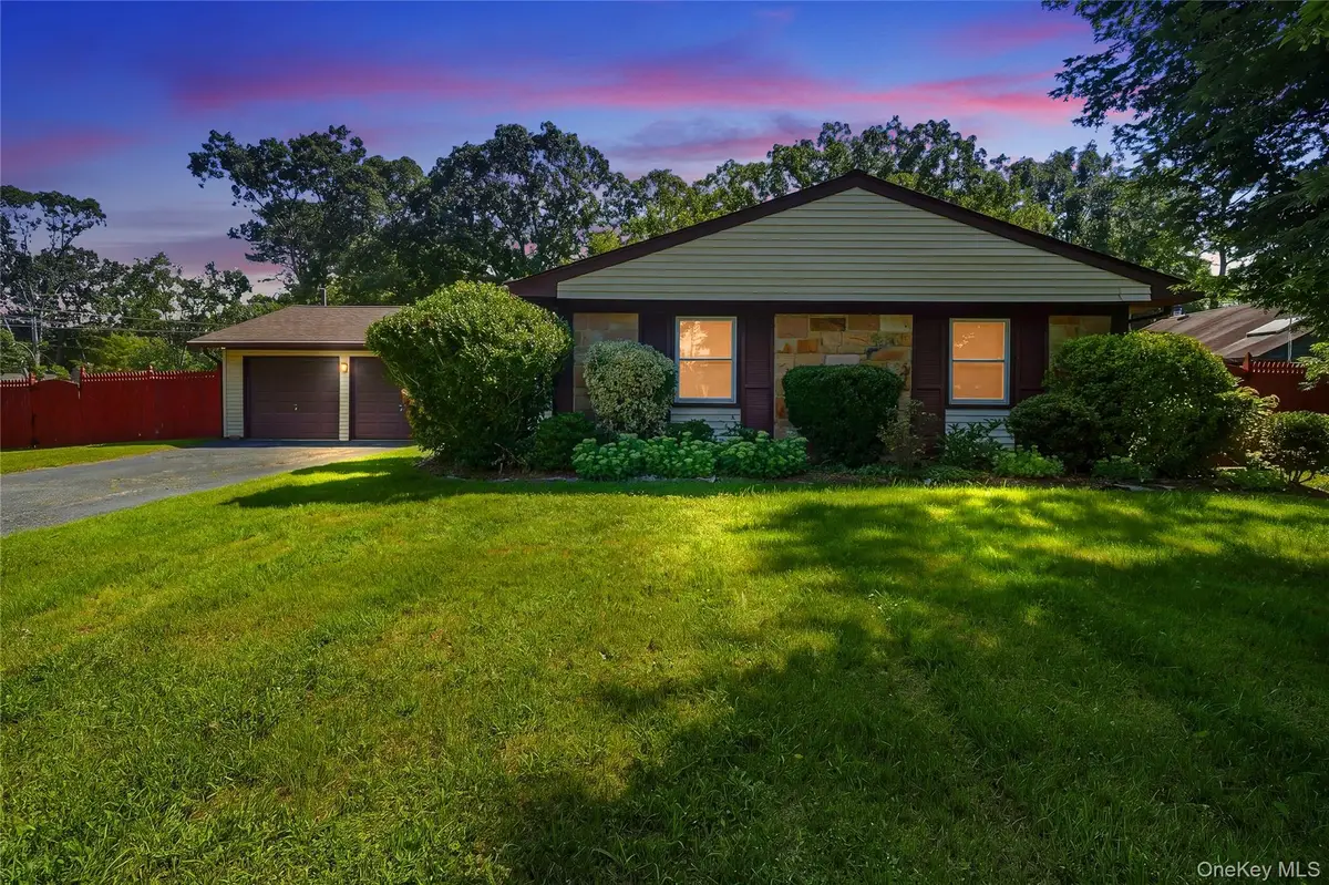 23 Wilmont Turn, Coram, NY 11727 - #1