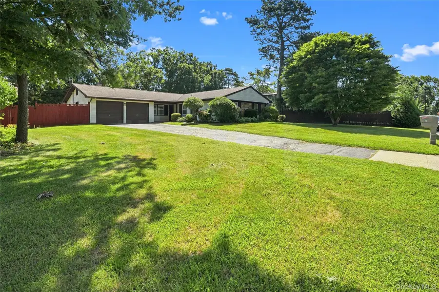 23 Wilmont Turn, Coram, NY 11727 - #3
