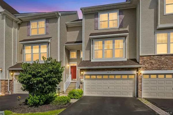 806 Hawthorn Way, New Windsor, NY 12553