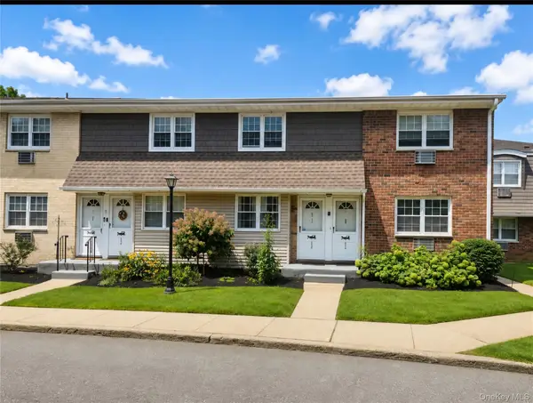 5218 Wilshire Lane #5218, Oakdale, NY 11769