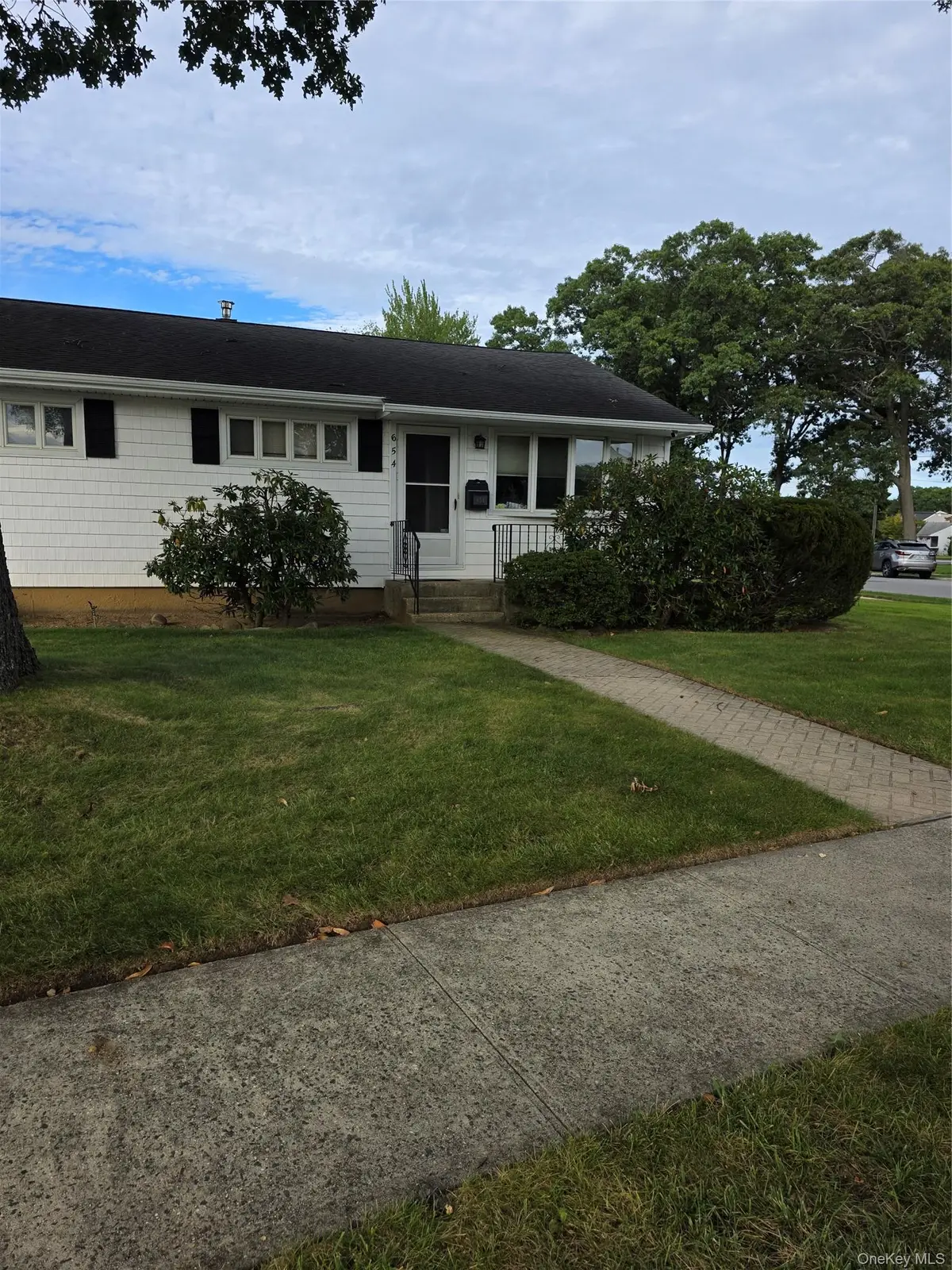 654 Carlyle Avenue, Franklin Square, NY 11010 - #1