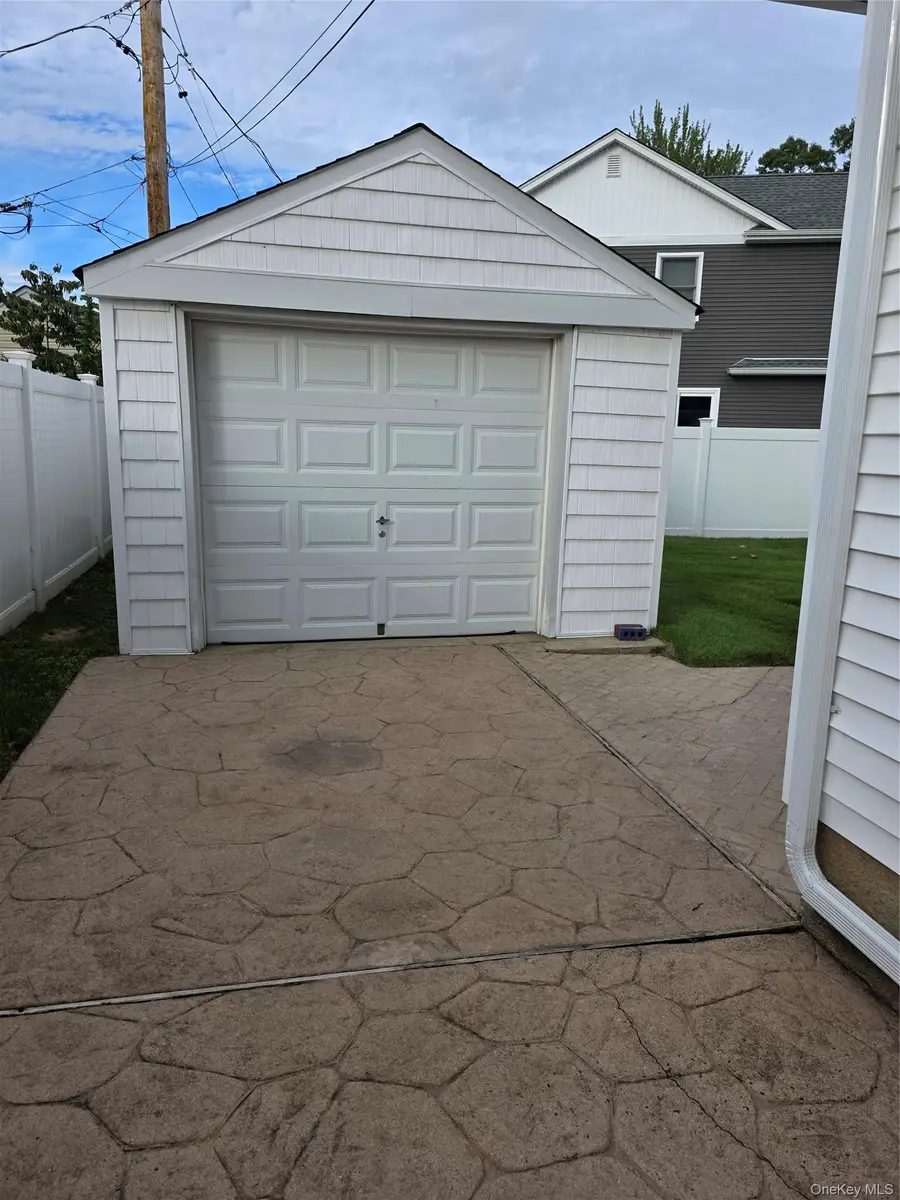 654 Carlyle Avenue, Franklin Square, NY 11010 - #3