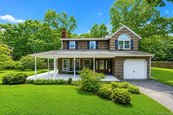 21 Hope Court, Selden, NY 11784