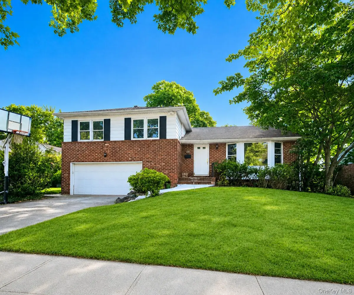 64 Morewood Oaks, Port Washington, NY 11050 - #1