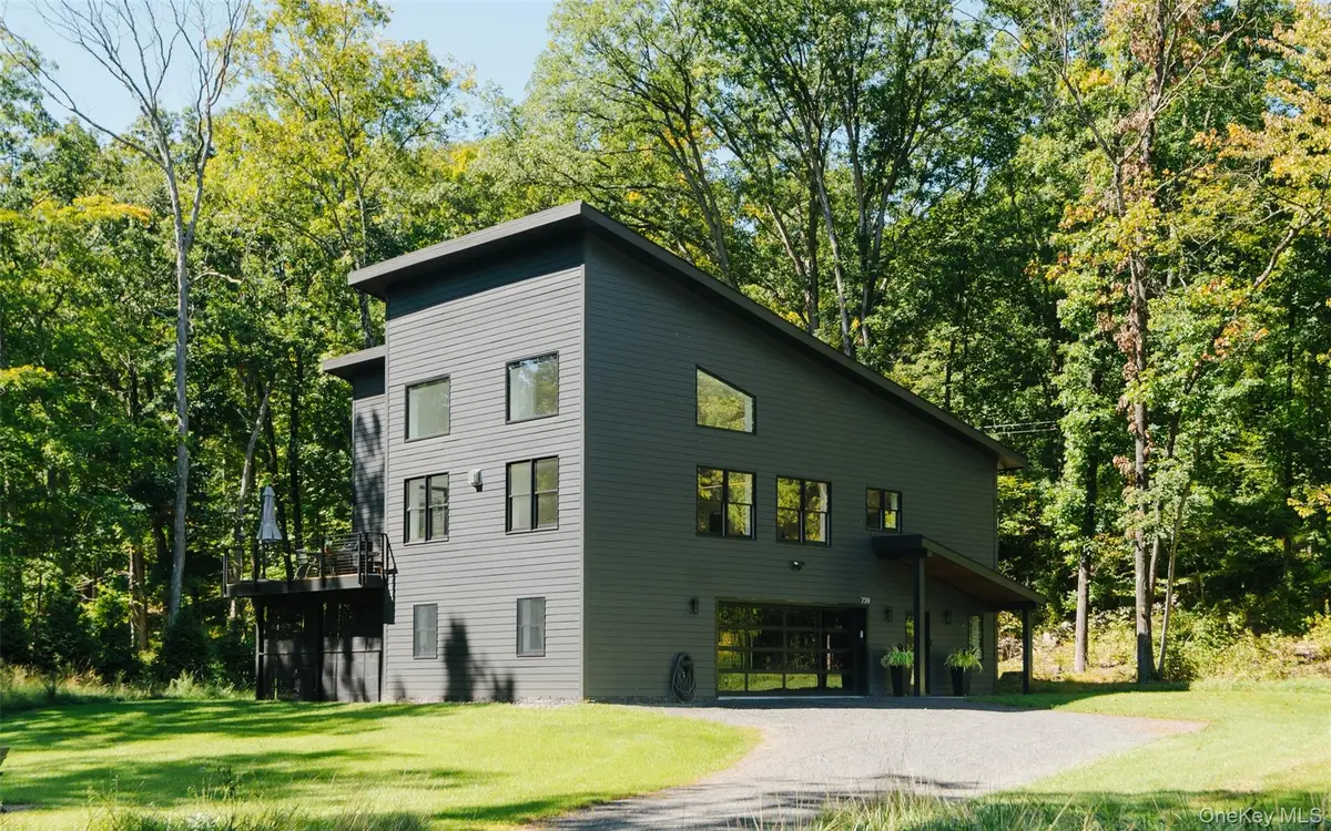 739 Old Post Road, New Paltz, NY 12561 - #1