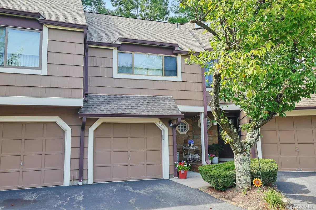 195 Treetop Circle, Nanuet, NY 10954 - #1