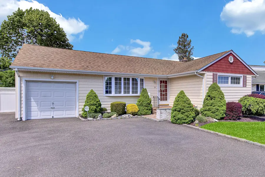 19 Essex Road, Bethpage, NY 11714 - #2