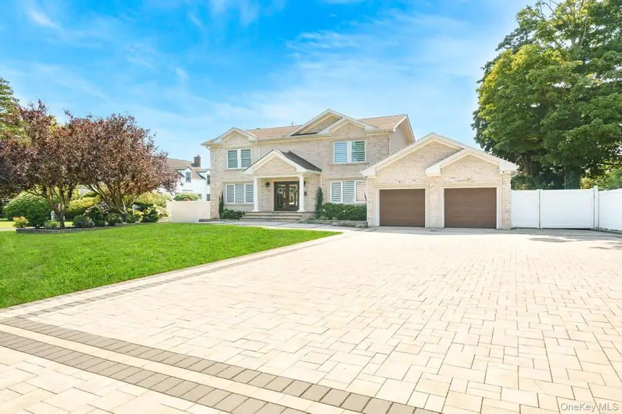 20 Mc Cue Lane, Babylon, NY 11702 - #2