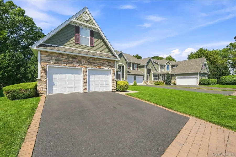 104 Victoria Place, Melville, NY 11747 - #2