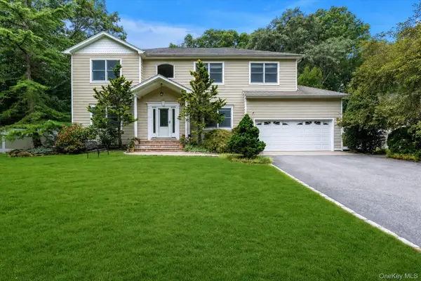25 Pashen Place, Dix Hills, NY 11746