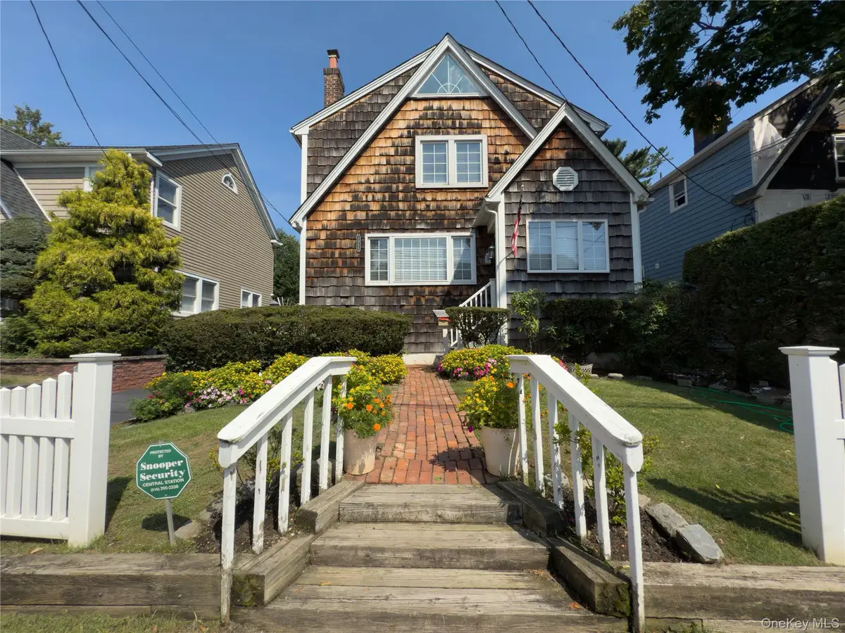 1055 Stanton Avenue, Woodmere, NY 11598 - #1