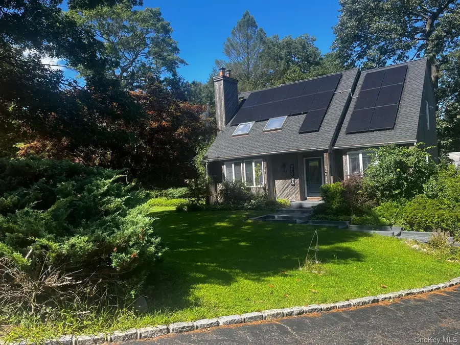 33 Uranus Road, Rocky Point, NY 11778 - #3