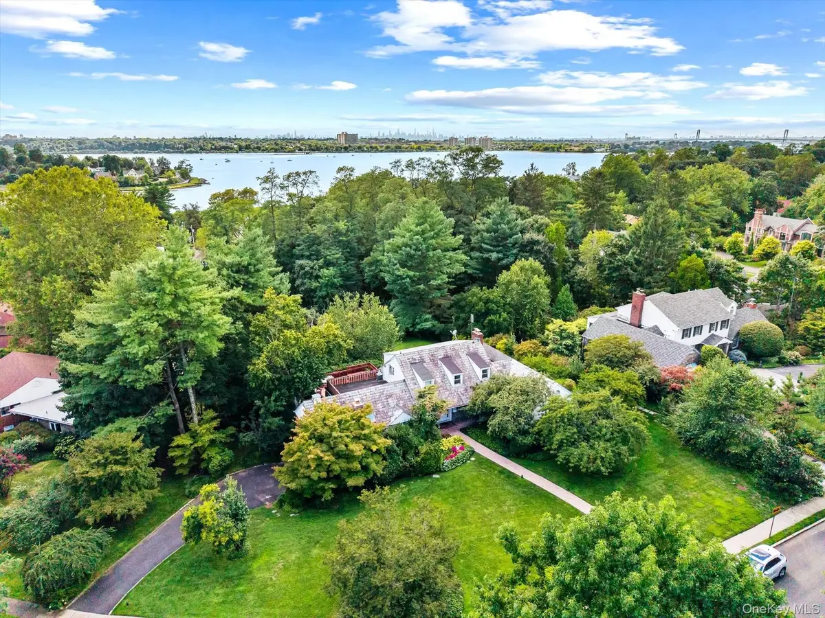 10 Vista Drive, Great Neck, NY 11021 - #1