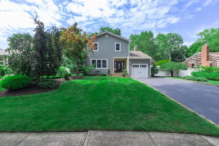 22 Sycamore Lane, Commack, NY 11725 - #3