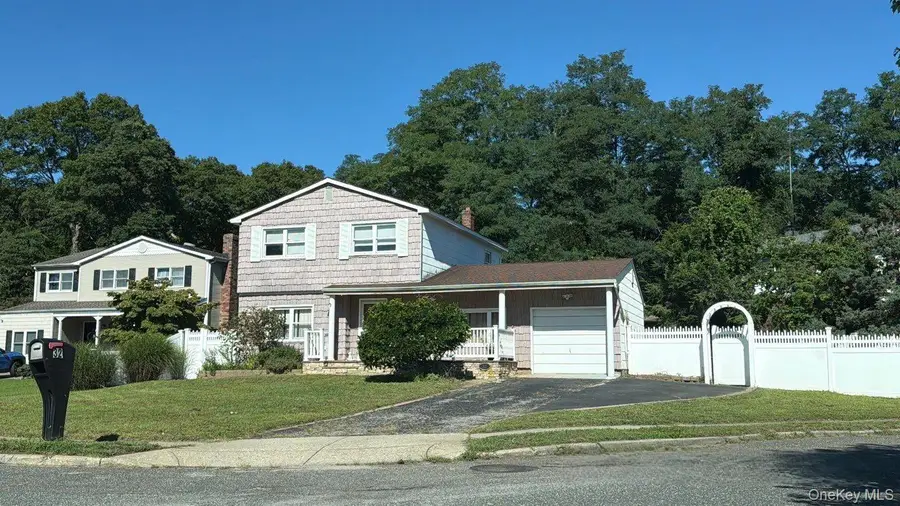32 Sylvia Circle, Holbrook, NY 11741 - #3