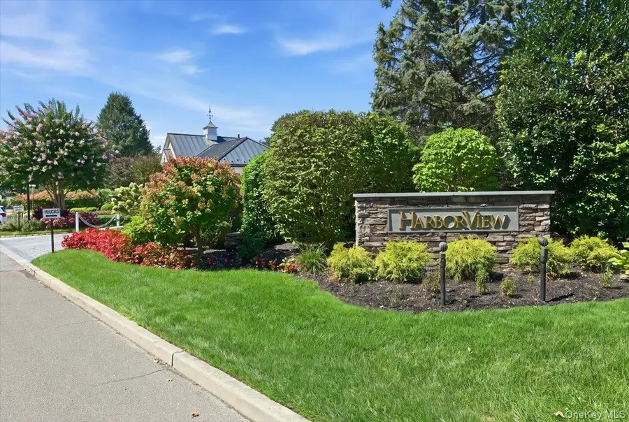 15 W Overlook, Port Washington, NY 11050 - #2