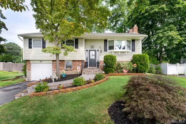 49 Mckinley Street, Saint James, NY 11780