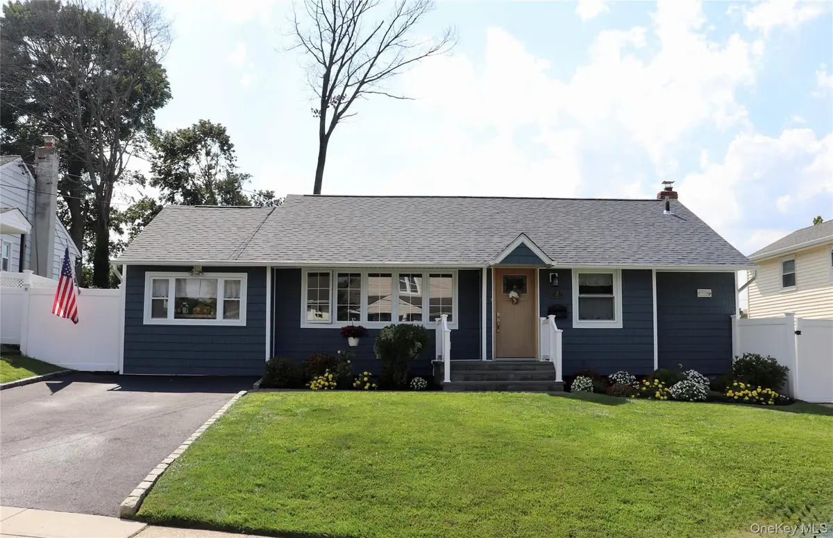 31 Prestwick Terrace, Glen Cove, NY 11542 - #1