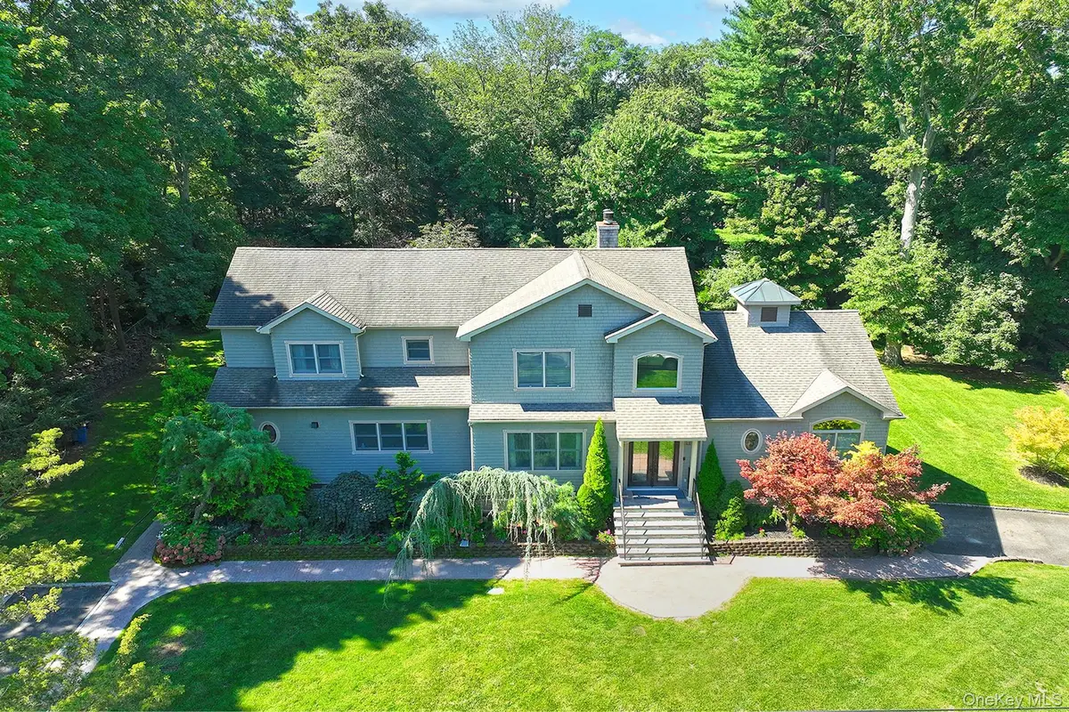19 Sparrow Lane, Huntington, NY 11743 - #1