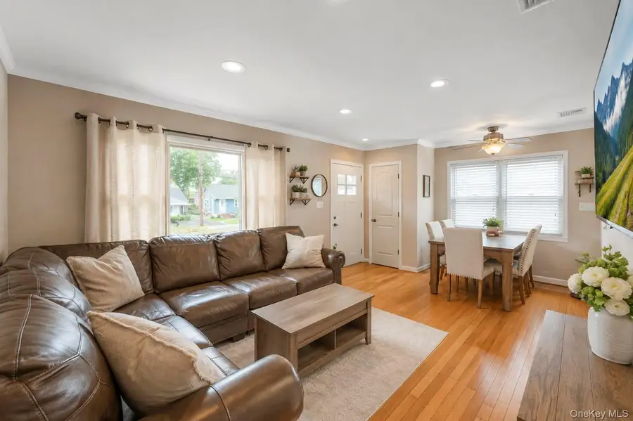 70 Mohawk Drive, North Babylon, NY 11703 - #3