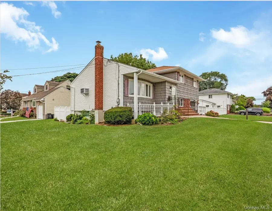 162 Washington Street, Farmingdale, NY 11735 - #2