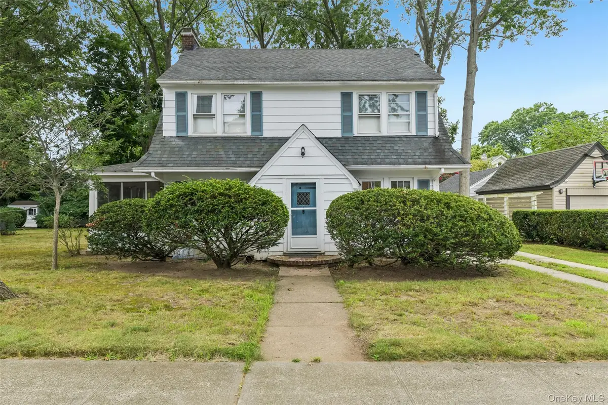 204 Auburn Street, East Williston, NY 11596 - #1