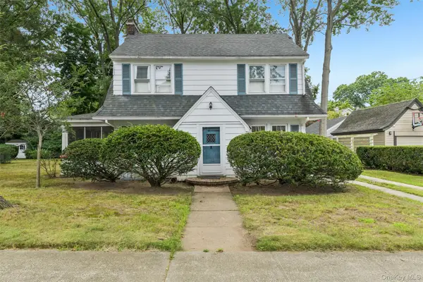 204 Auburn Street, East Williston, NY 11596