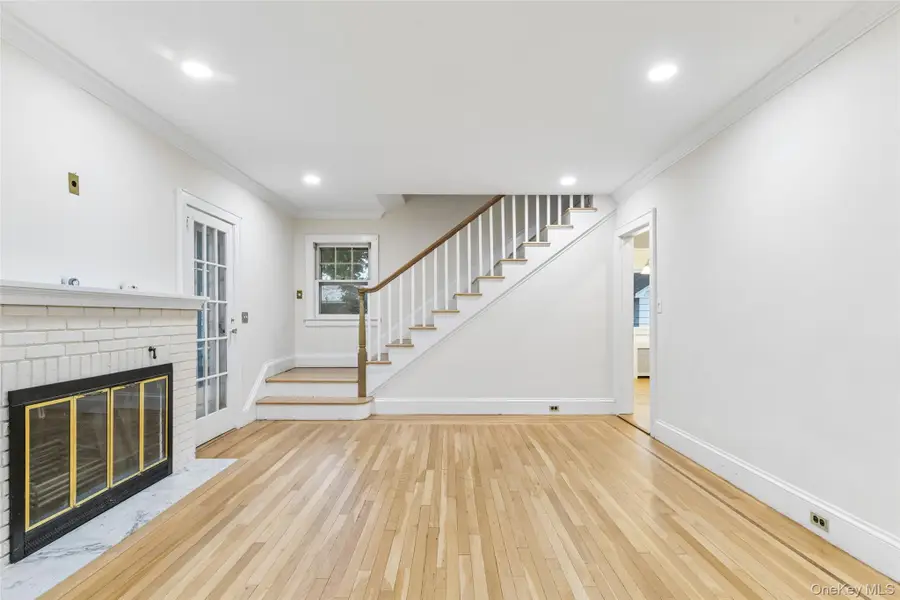 204 Auburn Street, East Williston, NY 11596 - #2