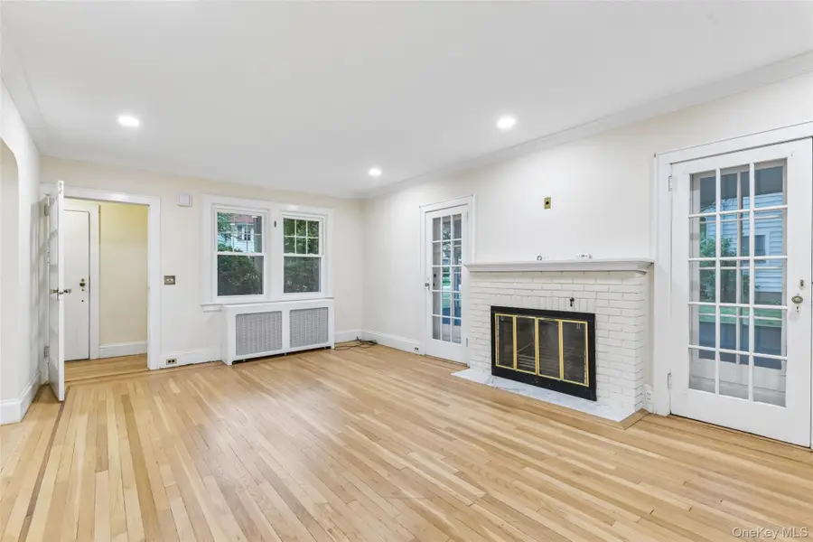 204 Auburn Street, East Williston, NY 11596 - #3