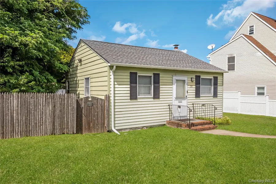 297 16th Street, West Babylon, NY 11704 - #3