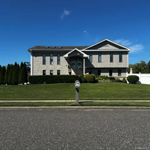 70 Gateway Drive, Copiague, NY 11726 - #2