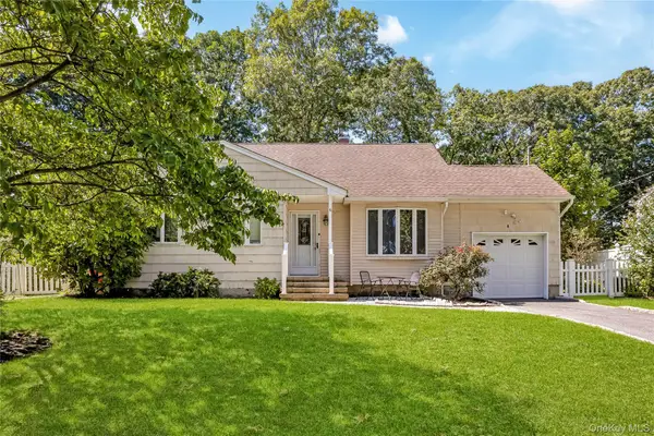 6 Sybil Place, Smithtown, NY 11787