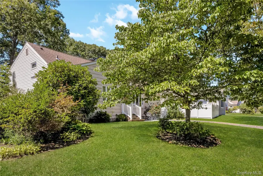 6 Sybil Place, Smithtown, NY 11787 - #3
