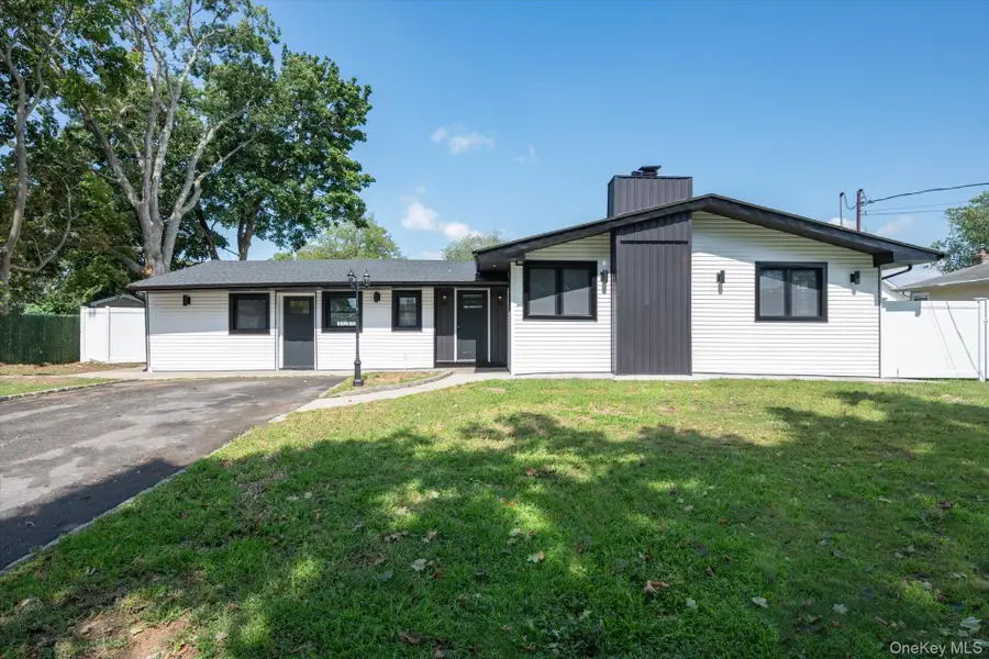 91 30th Street, Copiague, NY 11726 - #2